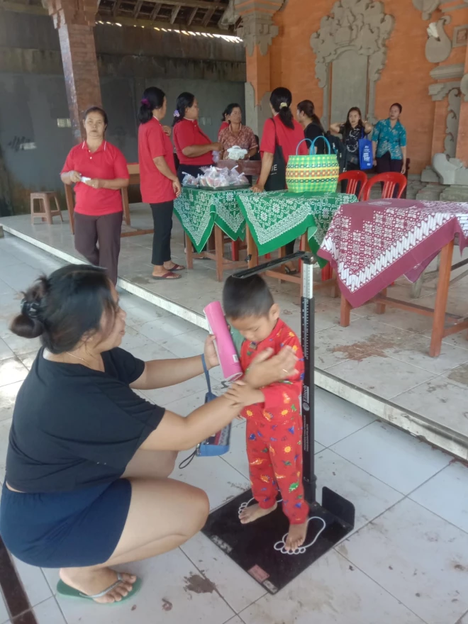 KEGIATAN POSYANDU BALITA DI BANJAR DINAS BARU